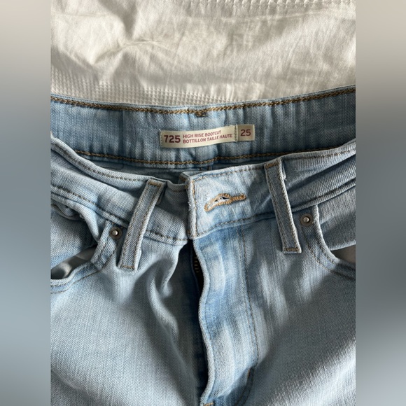 🌊 Flare Levi jeans! - Picture 5 of 5